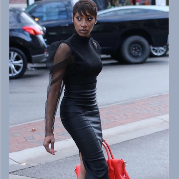 New! Mock Neck Puff Mesh Sleeve Bodysuit In Black - Picture 3 of 8